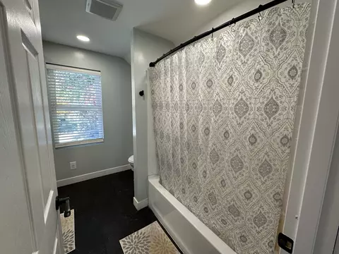 Bath - 503 W Morris St, Morrison, IL 61270 photo 2 of 4