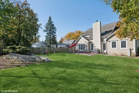 Exterior - 617 Hillside Rd, Glenview, IL 60025 photo 4 of 6
