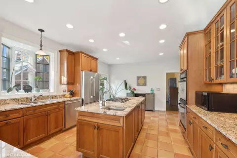 Kitchen - 617 Hillside Rd, Glenview, IL 60025 photo 2 of 5