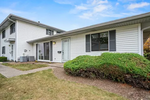 819 Pondview Ct, Schaumburg, IL 60194