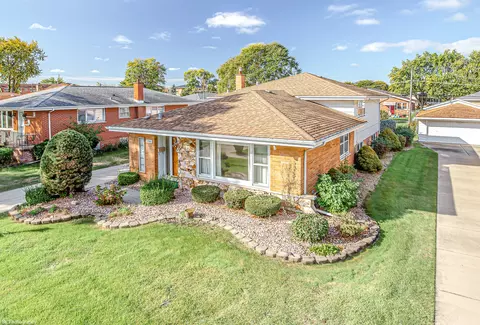 11008 S Kenneth Ave, Oak Lawn, IL 60453