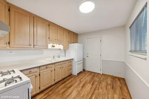 Kitchen - 417 Virginia Pl, Wheeling, IL 60090 photo 2 of 3