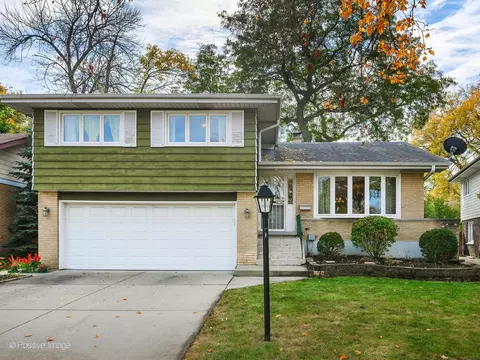 8727 W Madison Dr, Niles, IL 60714