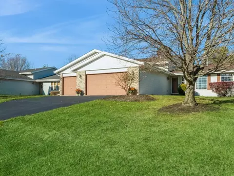921 Night Owl Ln, Roscoe, IL 61073