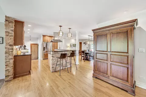 Entry Way - 102 W Sunset Rd, Mount Prospect, IL 60056 photo 1 of 1