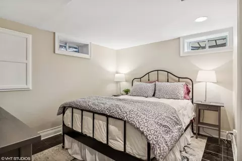 Bedroom - 102 W Sunset Rd, Mount Prospect, IL 60056 photo 2 of 5