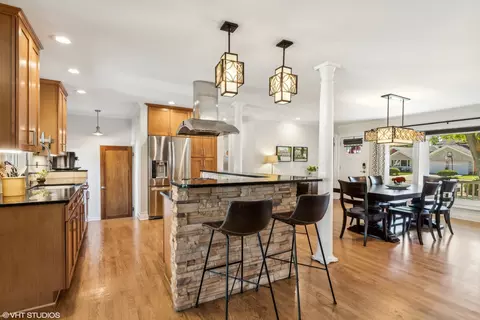 Kitchen - 102 W Sunset Rd, Mount Prospect, IL 60056 photo 3 of 7