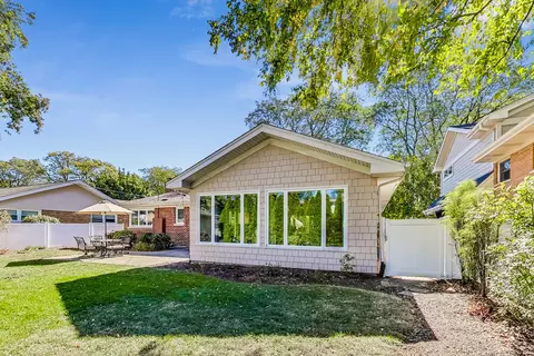Exterior - 102 W Sunset Rd, Mount Prospect, IL 60056 photo 10 of 11