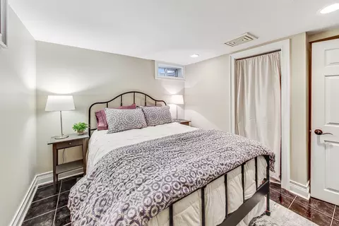 Bedroom - 102 W Sunset Rd, Mount Prospect, IL 60056 photo 5 of 5