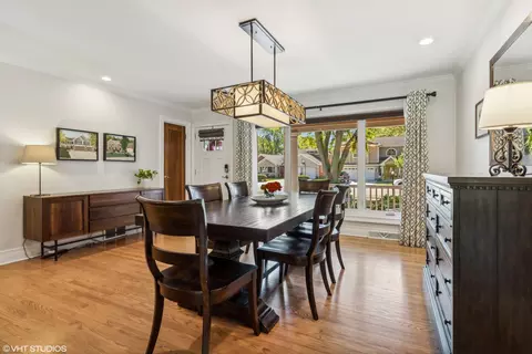 Dining - 102 W Sunset Rd, Mount Prospect, IL 60056 photo 3 of 3