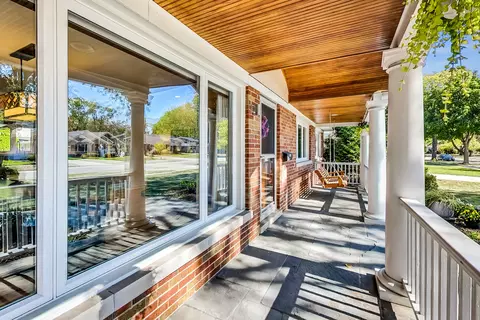 Exterior - 102 W Sunset Rd, Mount Prospect, IL 60056 photo 8 of 11