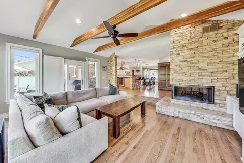 Living - 102 W Sunset Rd, Mount Prospect, IL 60056 photo 4 of 4