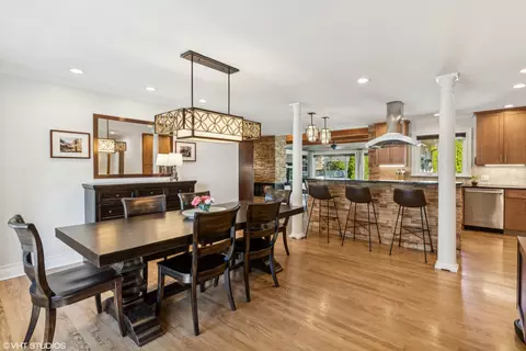 Dining - 102 W Sunset Rd, Mount Prospect, IL 60056 photo 1 of 3