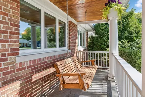 Exterior - 102 W Sunset Rd, Mount Prospect, IL 60056 photo 2 of 11