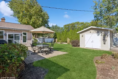 Exterior - 102 W Sunset Rd, Mount Prospect, IL 60056 photo 6 of 11
