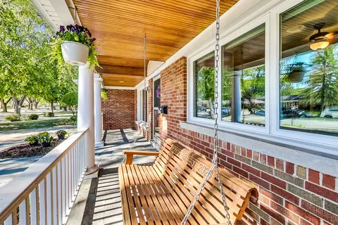 Exterior - 102 W Sunset Rd, Mount Prospect, IL 60056 photo 9 of 11