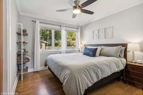 Bedroom - 102 W Sunset Rd, Mount Prospect, IL 60056 photo 1 of 5