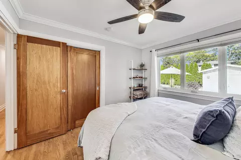 Bedroom - 102 W Sunset Rd, Mount Prospect, IL 60056 photo 4 of 5