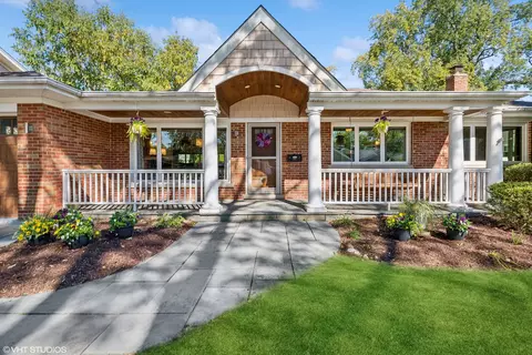 102 W Sunset Rd, Mount Prospect, IL 60056
