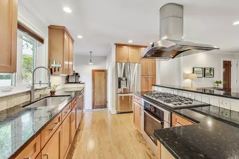 Kitchen - 102 W Sunset Rd, Mount Prospect, IL 60056 photo 7 of 7