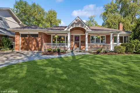 Exterior - 102 W Sunset Rd, Mount Prospect, IL 60056 photo 7 of 11