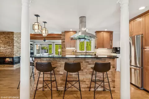 Kitchen - 102 W Sunset Rd, Mount Prospect, IL 60056 photo 2 of 7