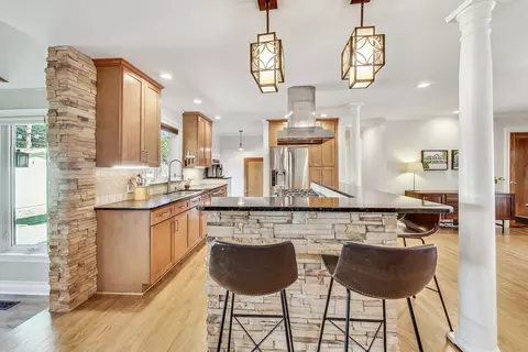 Kitchen - 102 W Sunset Rd, Mount Prospect, IL 60056 photo 5 of 7