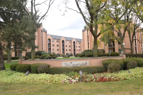 7400 W Lawrence Ave #129, Harwood Heights, IL 60706