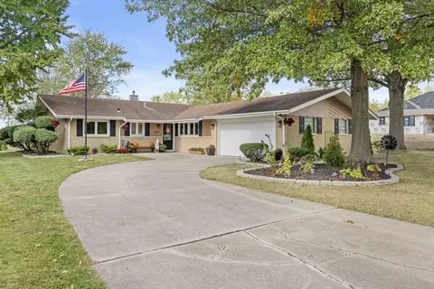 9344 Hilltop Dr, Saint John, IN 46373