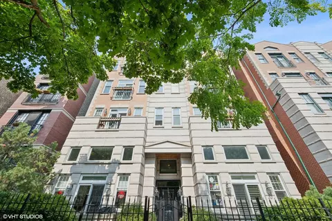 860 W Buckingham Pl #3W, Chicago, IL 60657