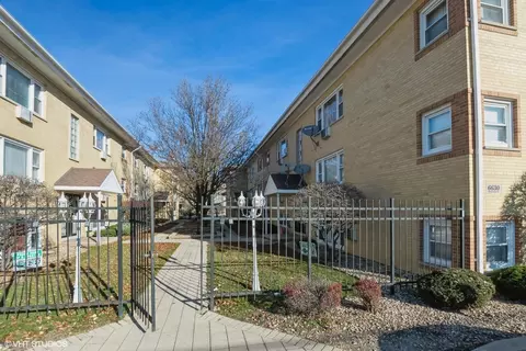 6630 W 95th St #3A, Oak Lawn, IL 60453