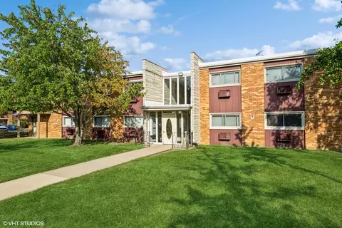 120 S Collen Dr #212, Lombard, IL 60148