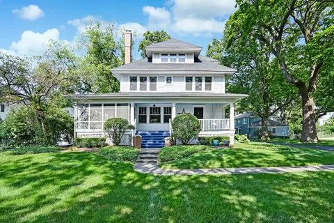 6242 Clarendon Hills Rd, Willowbrook, IL 60527