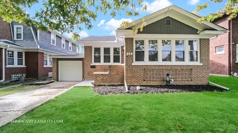 15 S Prairie Ave, Joliet, IL 60436