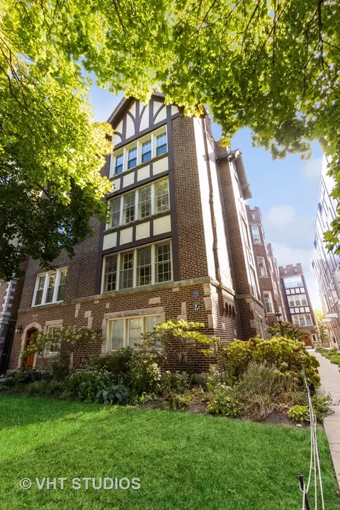 1527 W Estes Ave #2A, Chicago, IL 60626