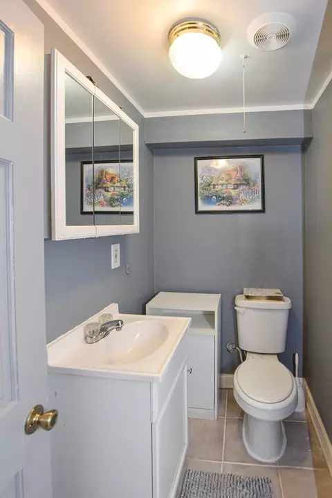 Bath - 7314 39th St, Lyons, IL 60534 photo 2 of 2