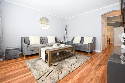 Living - 7314 39th St, Lyons, IL 60534 photo 2 of 6