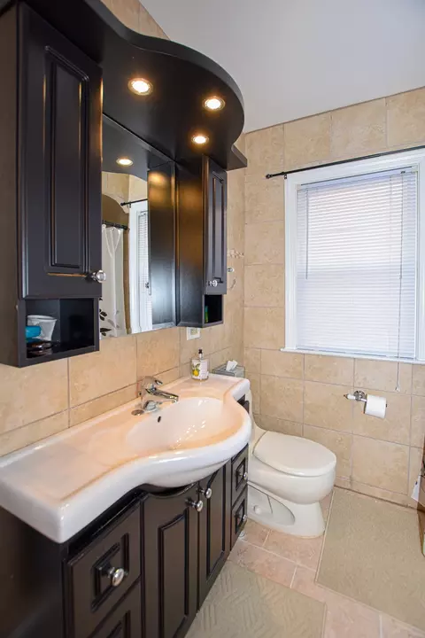 Bath - 7314 39th St, Lyons, IL 60534 photo 1 of 2
