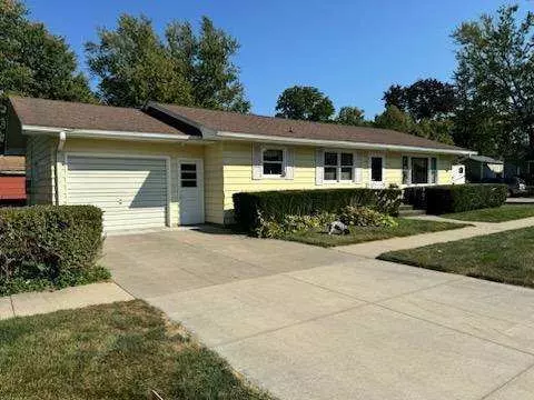 815 10th St, Fulton, IL 61252