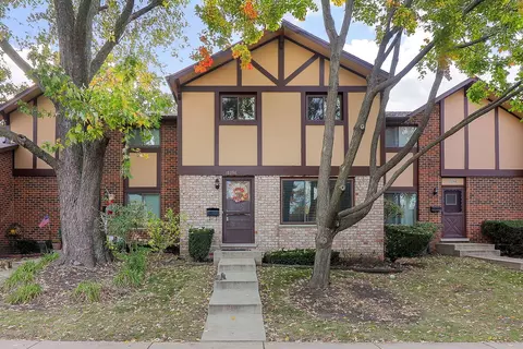 1 S296 Stratford Ln, Villa Park, IL 60181