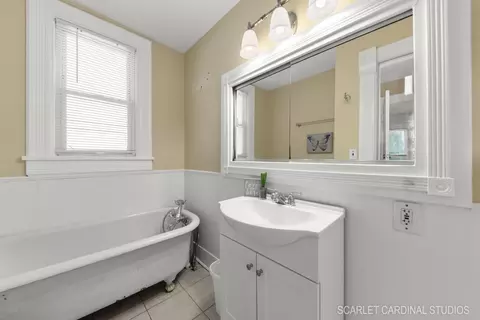 Bath - 159 S Porter St, Elgin, IL 60120 photo 1 of 2