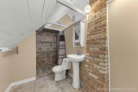 Bath - 159 S Porter St, Elgin, IL 60120 photo 2 of 2