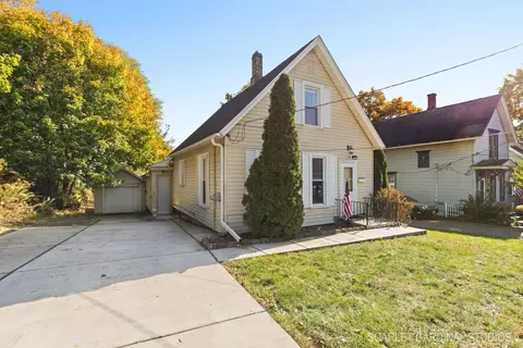 159 S Porter St, Elgin, IL 60120