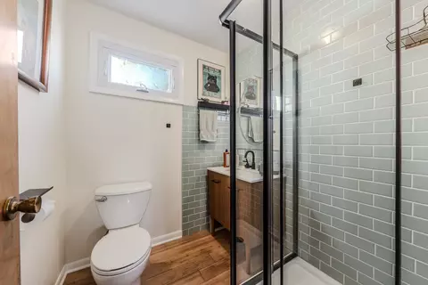 Bath - 6435 Sinclair Ave, Berwyn, IL 60402 photo 1 of 2