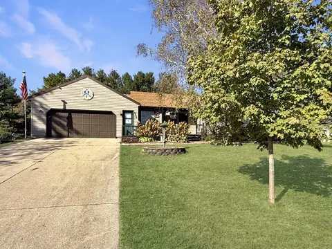2236 Chelsea Ave, Freeport, IL 61032
