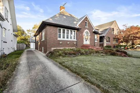282 Northwood Rd, Riverside, IL 60546