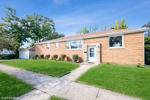 9156 Sproat Ave, Oak Lawn, IL 60453