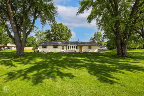 24 Park Ln, Bristol, IL 60512