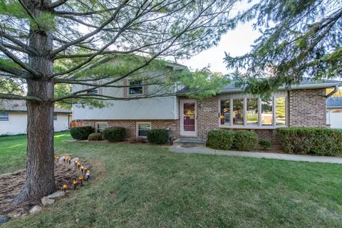 210 Holdridge Ave, Winthrop Harbor, IL 60096