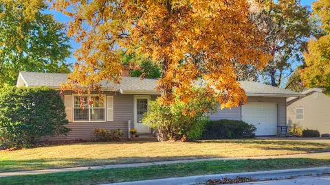 4717 Ashley Dr, Mchenry, IL 60050